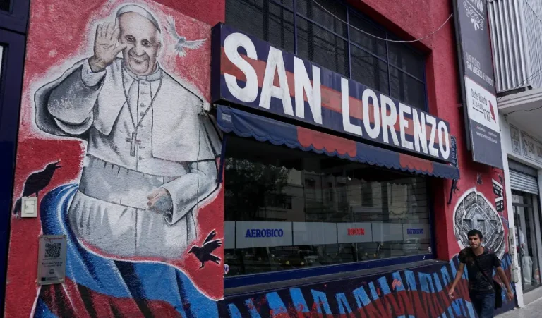 San Lorenzo despide al papa Francisco con emotivo tributo