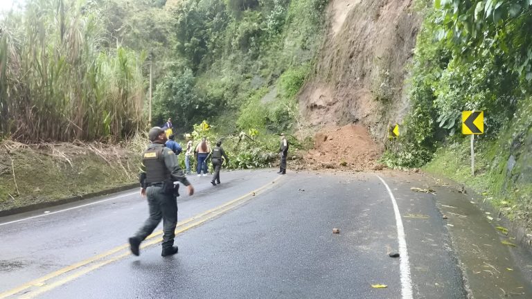 Cierre nocturno en vía Montenegro – Quimbaya
