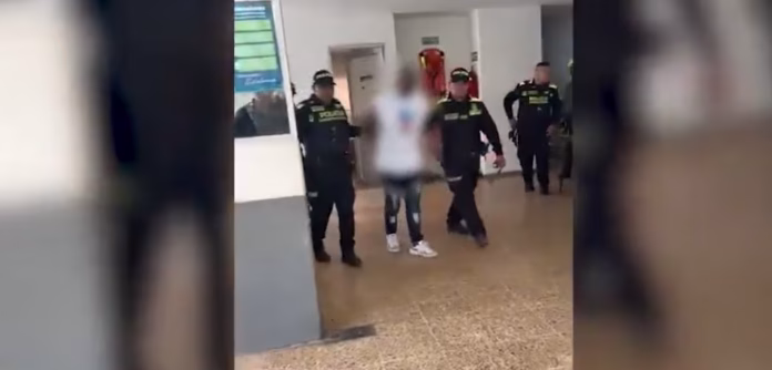 Policía captura a dos hombres tras persecución por intento de robo de una caja fuerte