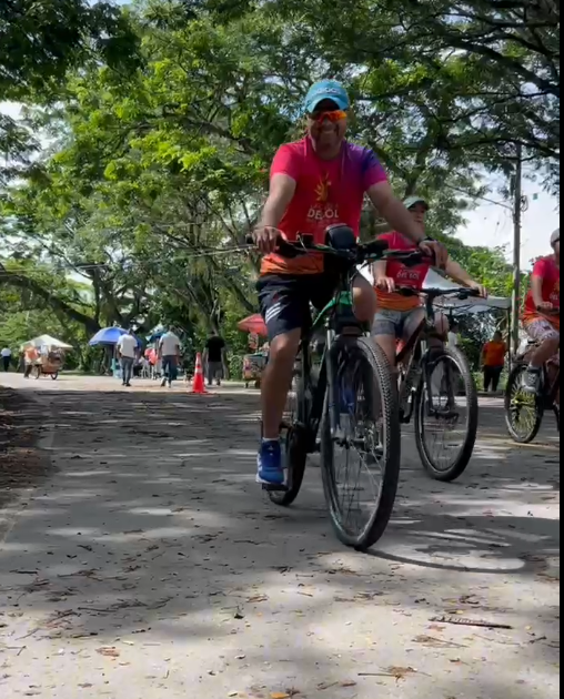 Personas disfrutando del nuevo espacio deportivo en Cartago