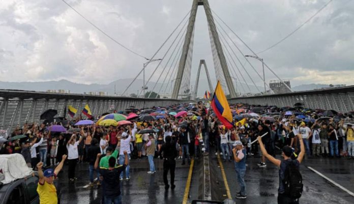 Manifestantes en Pereira durante jornada del Paro Nacional del 28 y 29 de mayo