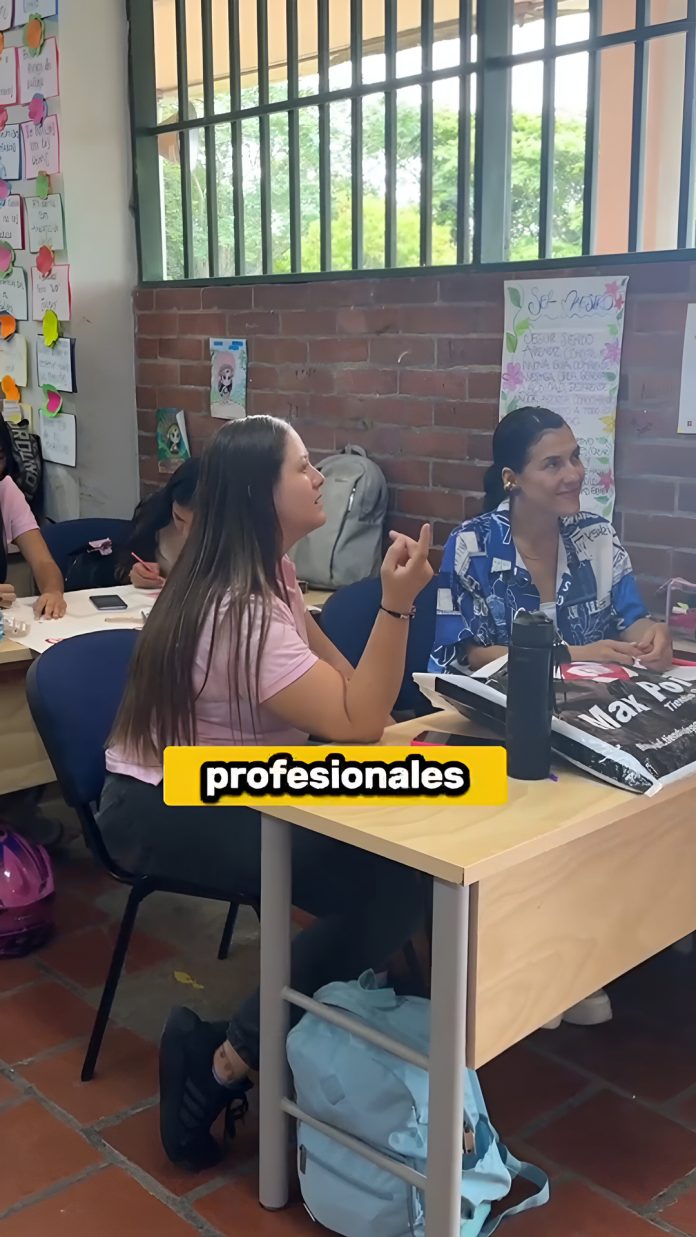 Estudiantes que estudian pedagogía en Cartago