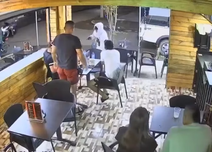 Cliente armado se enfrenta a ladrones en restaurante de Santander de Quilichao