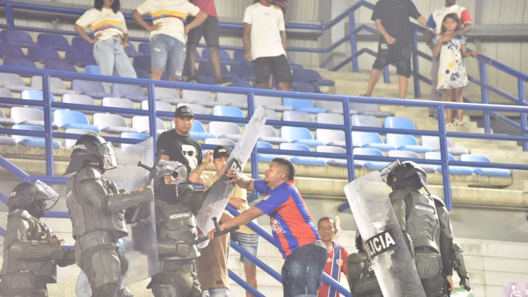 Caos en el fútbol: suspendido Unión vs Once Caldas