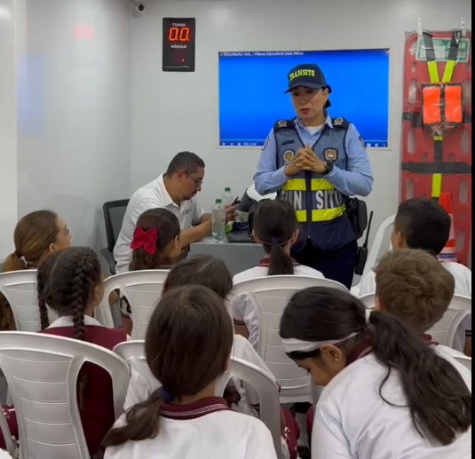 Estudiantes de Cartago aprenden normas de tránsito con unidad móvil del CIMIT