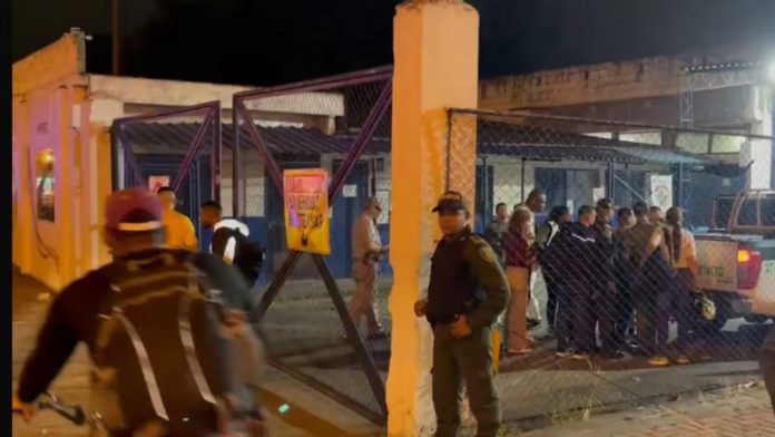 Explosión tras lanzamiento de granada a cárcel de Villahermosa en Cali