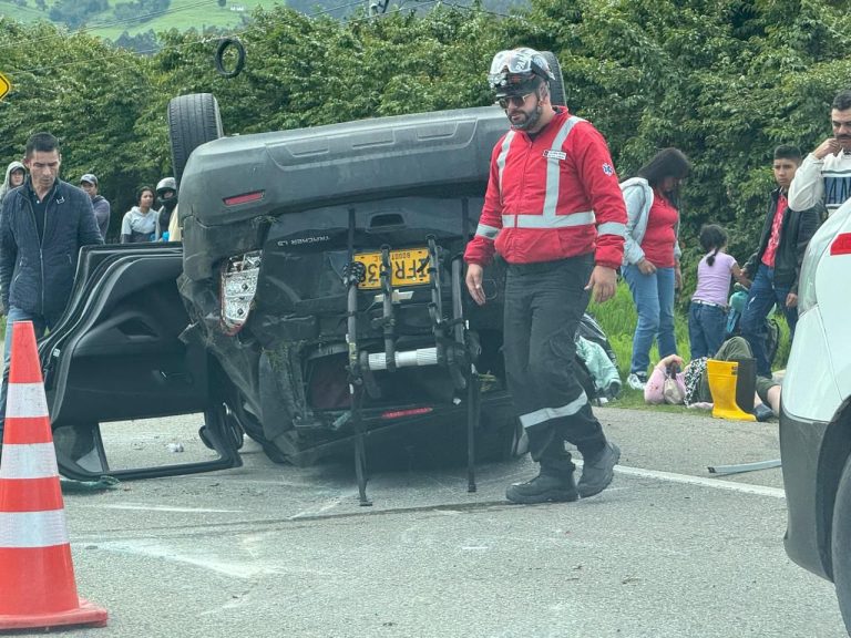 Impactante accidente en la vía Paipa-Tunja deja menor herida