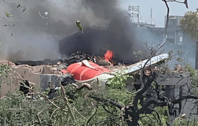 Avión de Air India estrellado en zona urbana de Ahmedabad