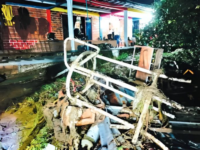 Vendaval en Belén de Umbría causa daños en viviendas y vías.