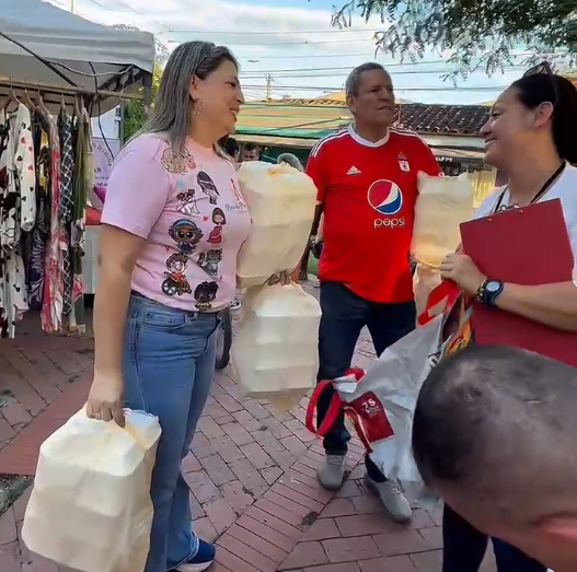 Emprendedores participan en ferias artesanales de Cartago