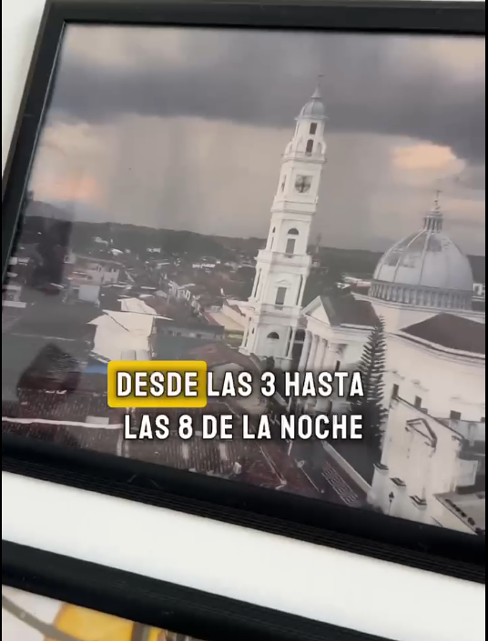 Fachada principal de la catedral Nuestra Señora del Carmen en Cartagena, Valle del Cauca