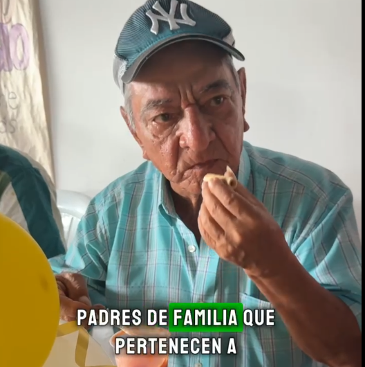 Padres de familia celebraron su día con alegría