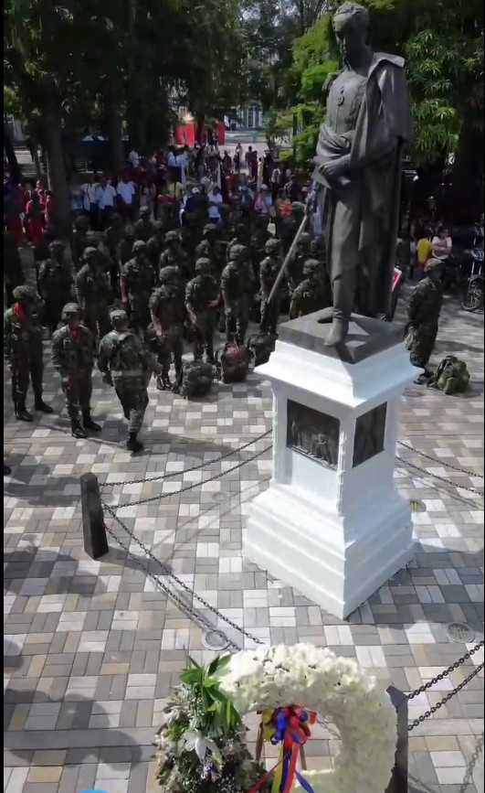 Conmemoración 20 de Julio en el parque de Bolívar de Cartago