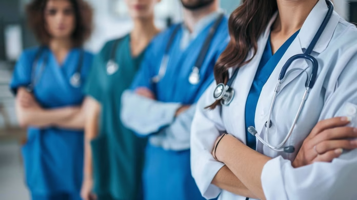 Médicos denuncian falta de salario y retrasos en pagos