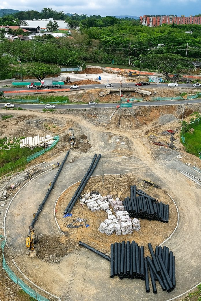 Cierran vía entre Cerritos y Pereira por obras en Galicia