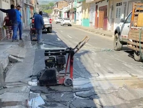 Trabajos del programa cero huecos en vías urbanas de Cartago