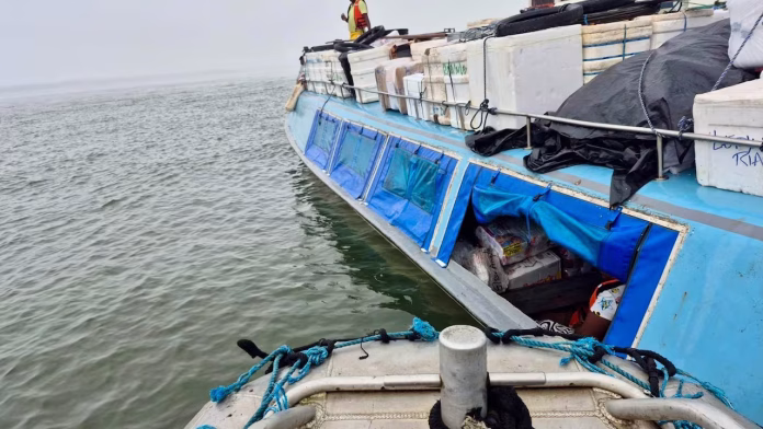 Embarcación a la deriva tras asalto en altamar