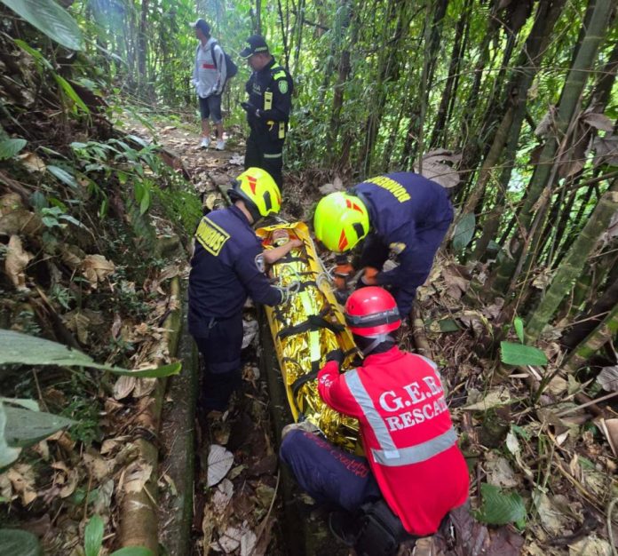 Joven que rodó por una ladera hasta una quebrada