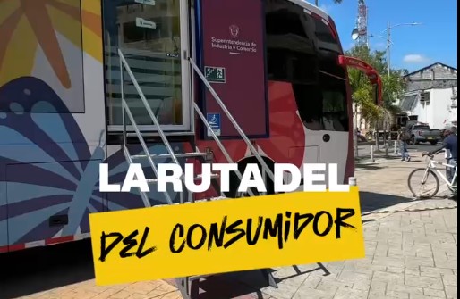 Unidad móvil de La Ruta del Consumidor atendiendo en el Parque Simón Bolívar de Cartago