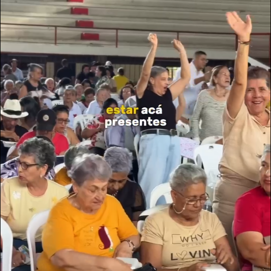 Adultos mayores disfrutando de una tarde recreativa durante la integración en Cartago