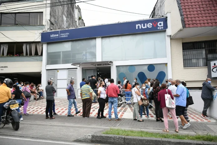 Afiliados de la Nueva EPS rechazan suspensión de servicios en el Eje Cafetero
