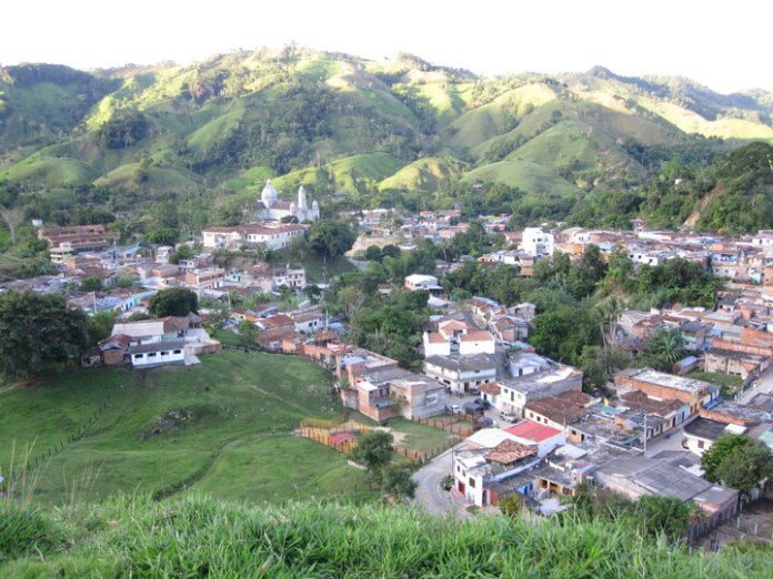 Dos hermanitos fallecen tras caer a un pozo en Caracolí