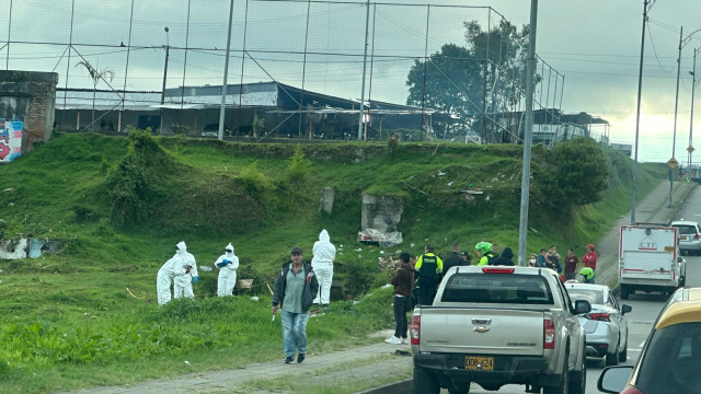 Descubren cuerpo en zona boscosa acordonada por autoridades