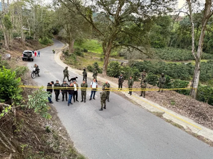 Cilindro bomba hallado en vía del Quindío genera operativo de seguridad