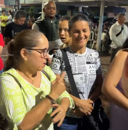Sordos rompen barrera en feria inclusiva en Cartago