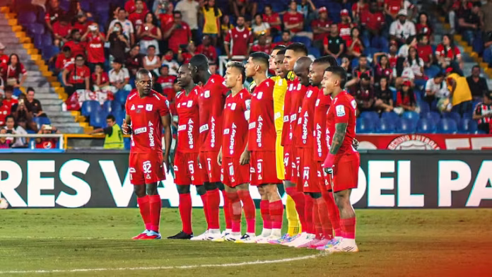 América busca nuevo DT tras salida de Raimondi