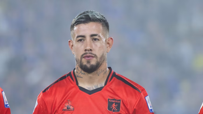 Rodrigo Holgado sancionado por la FIFA con suspensión de un año
