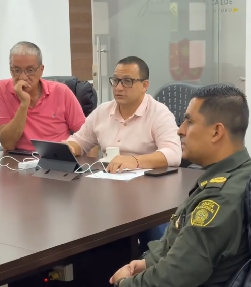 El futuro de los vendedores calle 12 lo anuncia alcalde en Cartago.