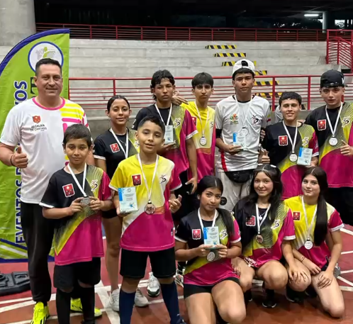 V Festitorneo Municipal de Balonmano 2025 en Cartago, jóvenes compiten en el Coliseo de la calle 20.
