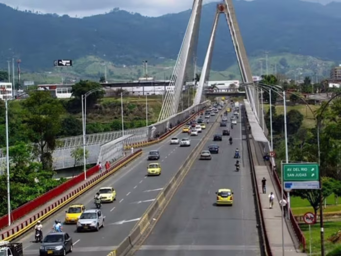 Cierres nocturnos en el Viaducto César Gaviria Trujillo por renovación vial..