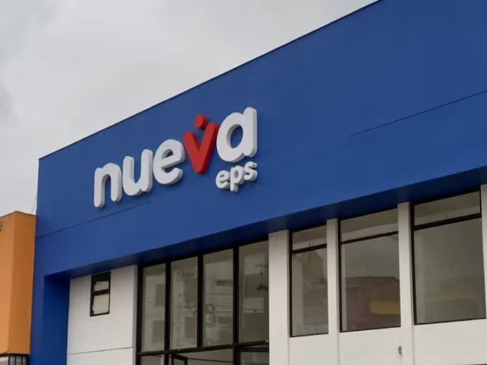 Protesta masiva de usuarios de la Nueva EPS en Santa Rosa de Cabal.