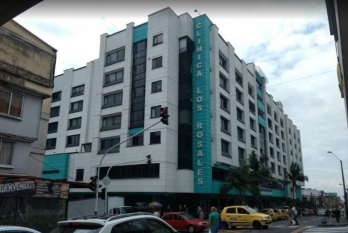 Denuncias por atención indebida en clínica Los Rosales.