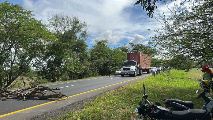 Plantón en Zarzal sacude al norte del Valle.
