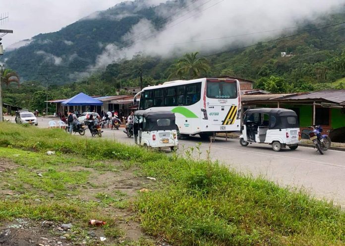 Bloqueo en la vía Risaralda–Chocó por comunidades indígenas.