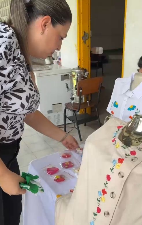 Empoderamiento femenino en Cartago durante actividad comunitaria.
