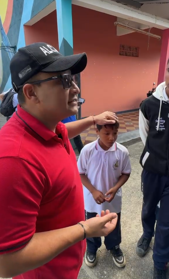 Impactante visita del alcalde de Cartago a escuela rural.