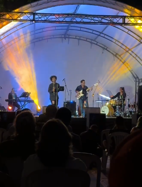 Artistas en vivo durante el III Festival JazzArdiente en Cartago.
