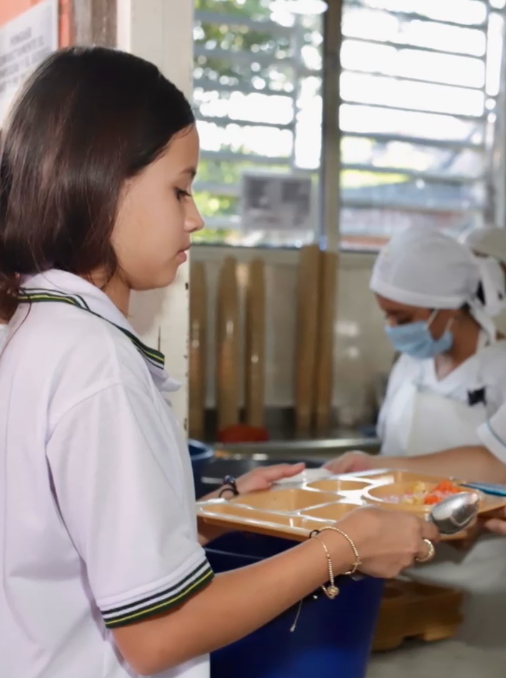 AE en Cartago beneficia a estudiantes con alimentación escolar
