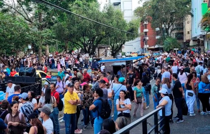 Docentes del Eje Cafetero protestan por fallas en salud.