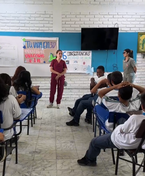 Semana Andina en institución educativa con jornadas de prevención.