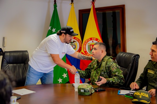 Fuerza Pública recibe respaldo del Gobernador de Risaralda.