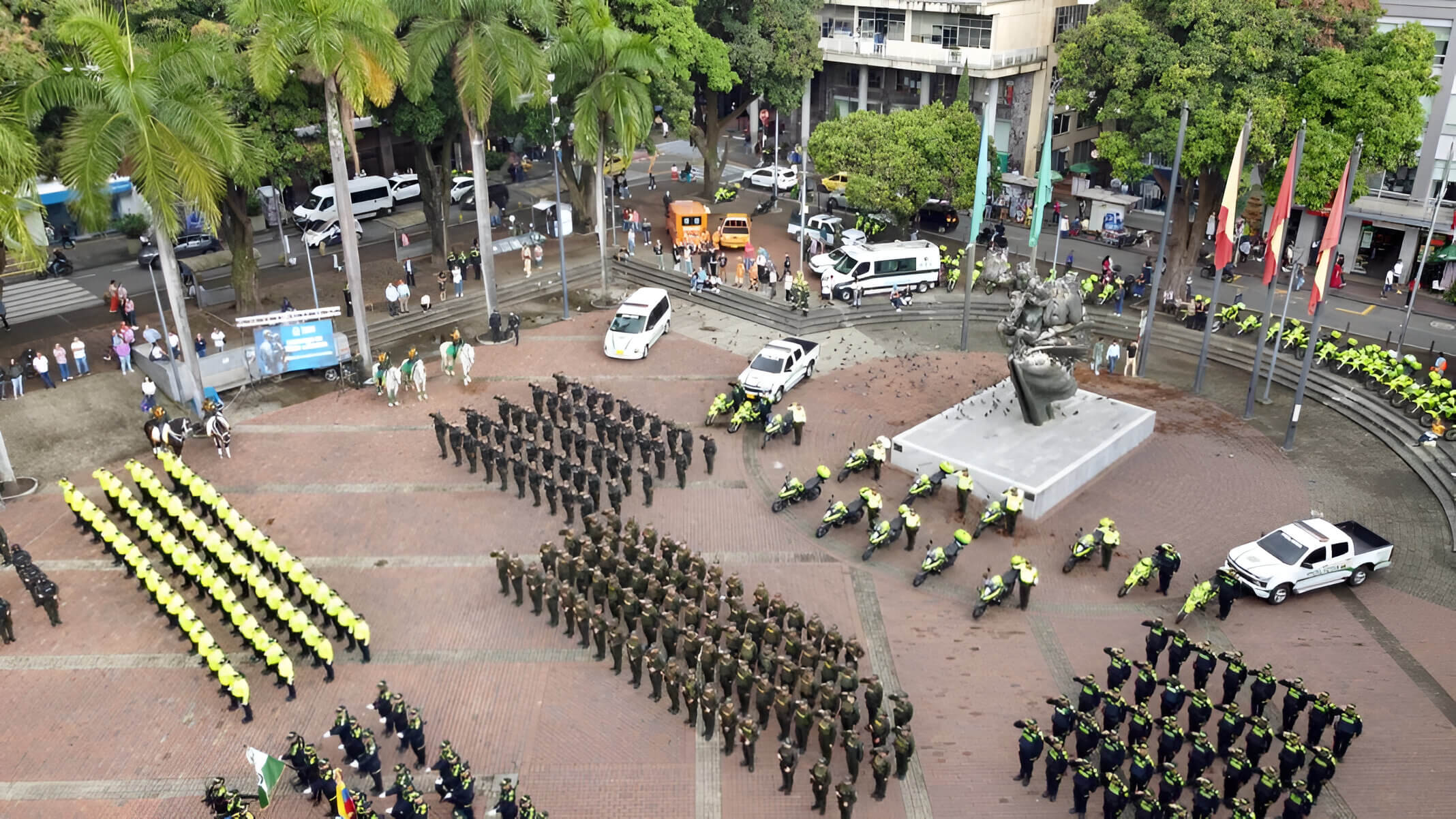 Uniformados del Bloque de Búsqueda realizan operativo en Dosquebradas para fortalecer la seguridad y prevenir delitos en barrios priorizados.