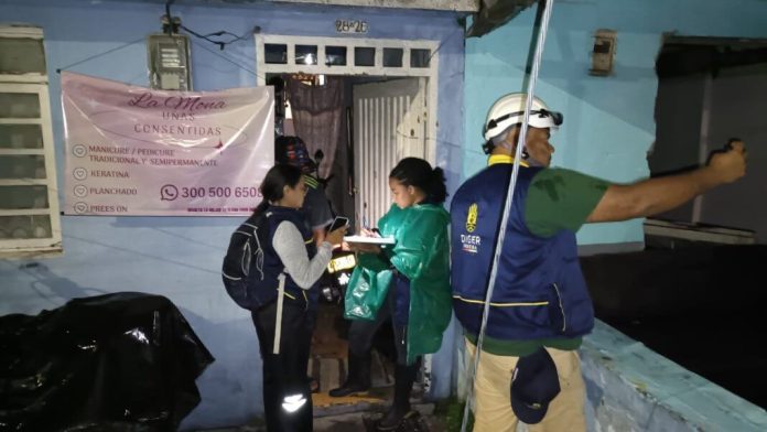 Caos en Pereira: lluvias desatan graves emergencias; equipos de socorro atienden destechamientos en Villa Santana
