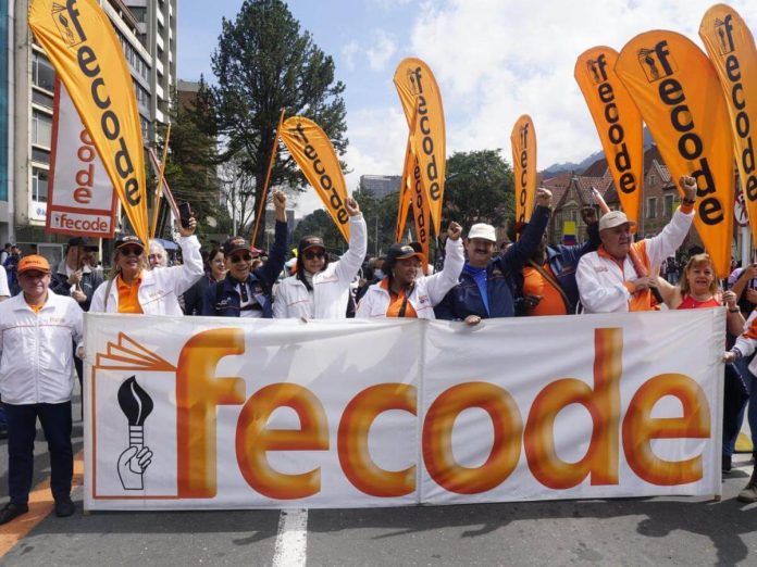 Maestros de Risaralda marchan en Pereira en apoyo a las reformas sociales del Gobierno Nacional.