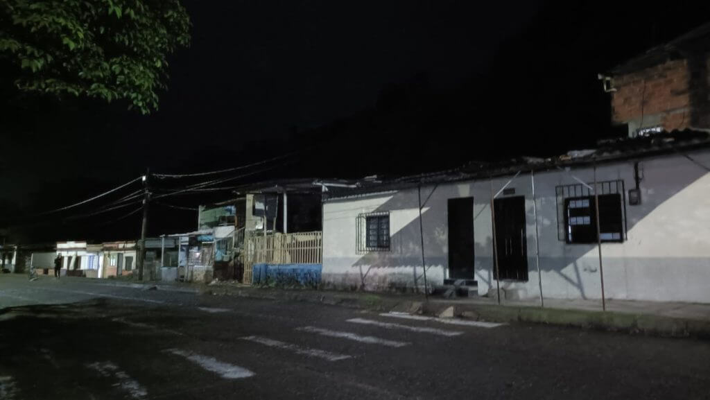 Caos en Pereira: lluvias desatan graves emergencias y equipos de rescate atienden viviendas afectadas en Villa Santana