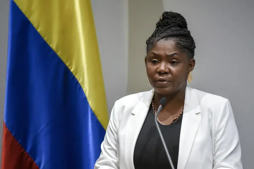 Francia Márquez reacciona con firmeza tras la inclusión de Gustavo Petro en la Lista Clinton, enviando un mensaje de respaldo y defensa de la soberanía nacional.